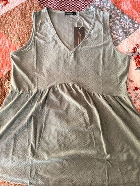 Amazon Sage Green Sleeveless V-Neck Peplum Tank